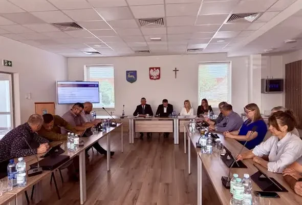 Gmina Wąsosz podsumowuje inwestycje: drogi, OZE, sport i bezpieczeństwo