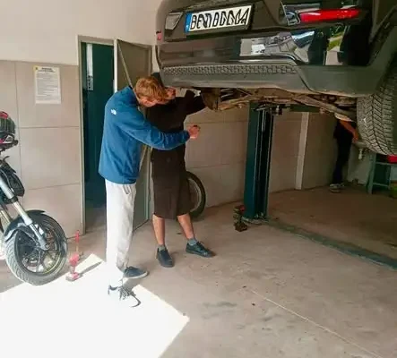 ZSowy warsztat w Szczuczynie wraca po wakacjach – pierwsze naprawy i praktyczna nauka zawodu