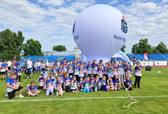 10. PKO Bieg Charytatywny: uczniowie z Wąsosza na stadionie w Oleśnicy