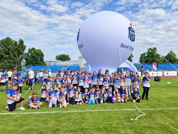 10. PKO Bieg Charytatywny: uczniowie z Wąsosza na stadionie w Oleśnicy