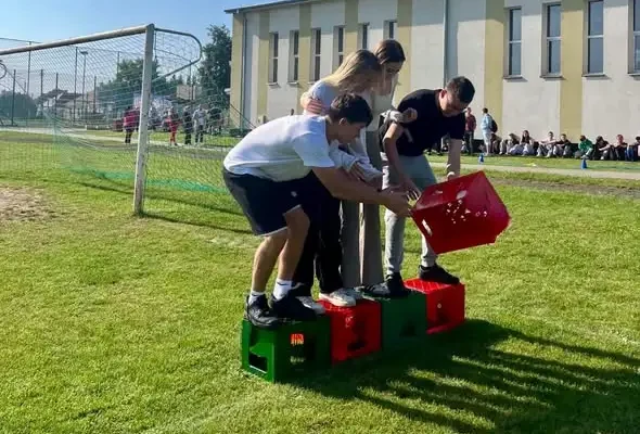 Sportowe pożegnanie lata w ZS Szczuczyn – pierwszaki oficjalnie w drużynie!