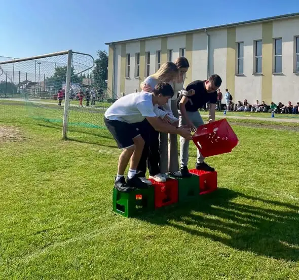 Sportowe pożegnanie lata w ZS Szczuczyn – pierwszaki oficjalnie w drużynie!