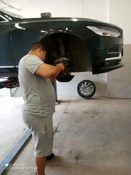 Warsztat ZS Szczuczyn: piątkowe prace przy Volvo, Seat, BMW i Skodzie