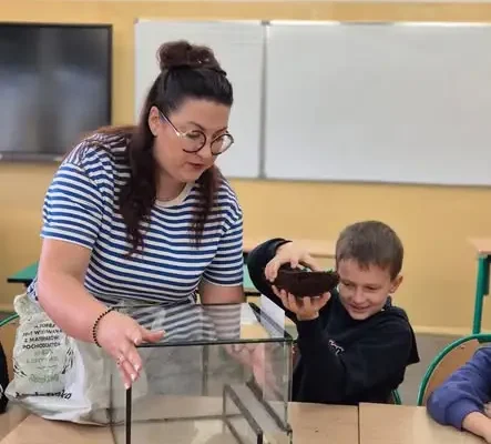 „Patyk, który żyje” – klasa 3a rozpoczęła nietypowy projekt przyrodniczy