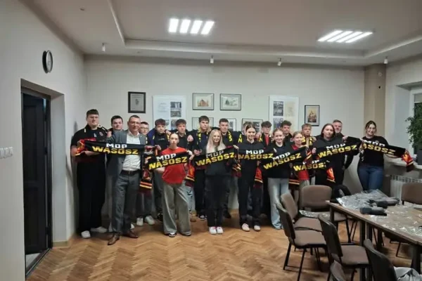 Młodzi druhowie z MDP OSP Wąsosz podsumowali sezon. Wójt wręczył medale i szaliki