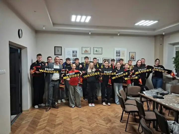 Młodzi druhowie z MDP OSP Wąsosz podsumowali sezon. Wójt wręczył medale i szaliki