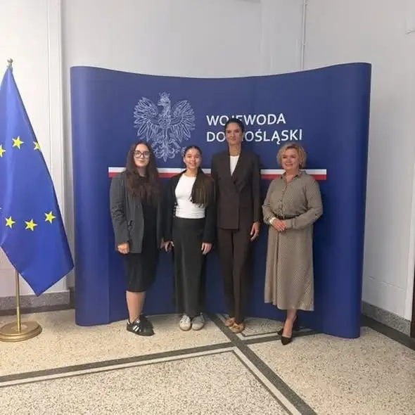 Młodzieżowa Rada Gminy Wąsosz na konferencji o dezinformacji we Wrocławiu