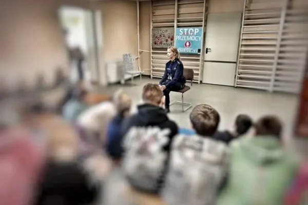 Grajewscy policjanci uczą młodzież, jak rozpoznawać i zatrzymywać przemoc rówieśniczą