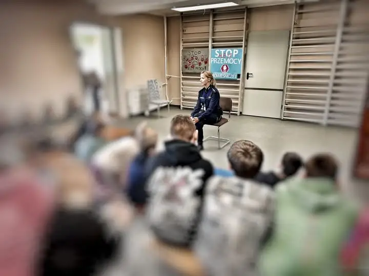 Grajewscy policjanci uczą młodzież, jak rozpoznawać i zatrzymywać przemoc rówieśniczą