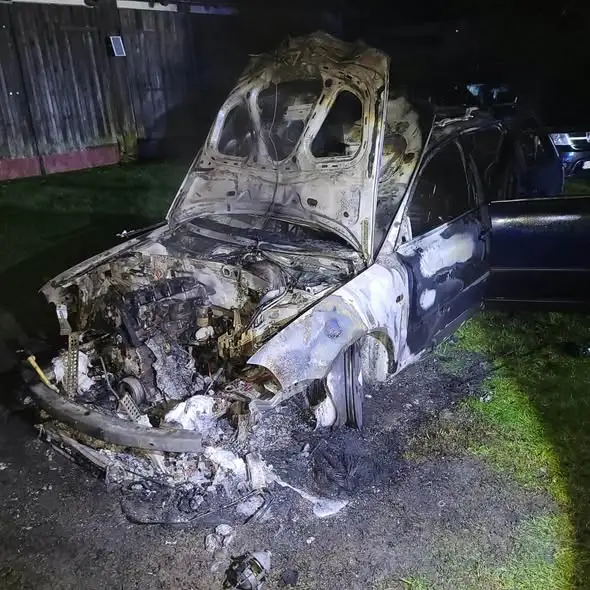Pożar samochodu przy ul. Felczyńskiej w nocy — interwencja straży
