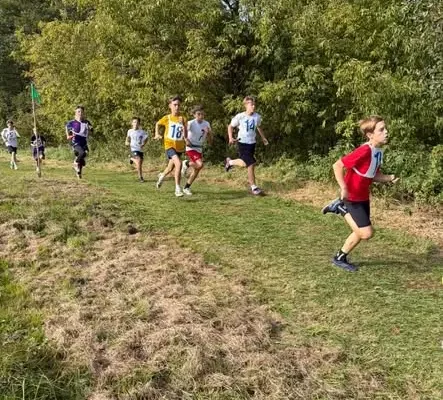 Sztafetowe Biegi Przełajowe w Nowogrodzie: uczniowie z Grajewa z medalami