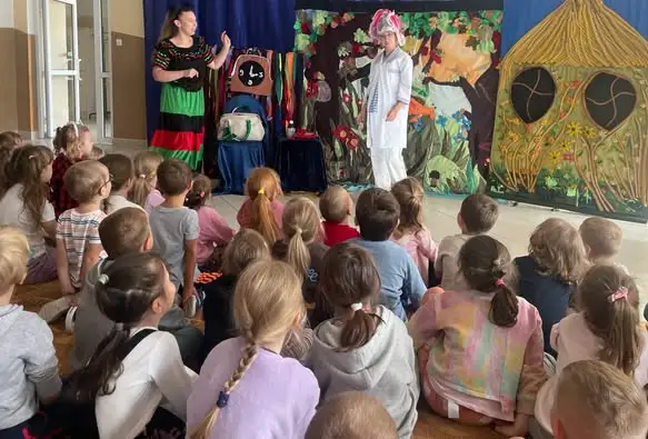 Przedszkolaki spotkały „Doktora Zdrówko” – pouczający spektakl o zdrowiu