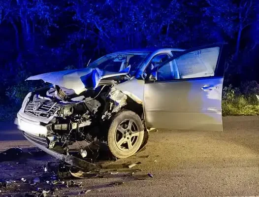 Zderzenie auta z ciągnikiem na drodze Wąsosz – Ławsk. Jedna osoba ranna