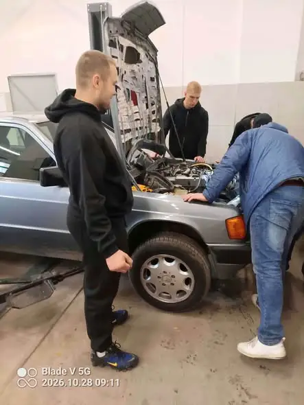 ZSOWY GARAGE: uczniowie naprawiają auta w praktyce