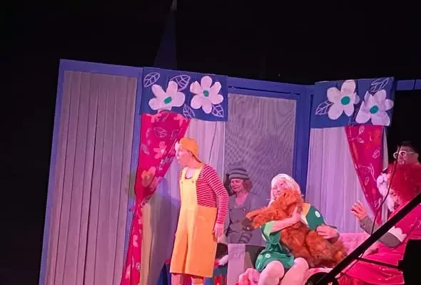 Przedszkolaki z wizytą w teatrze – „Cukierku, Ty łobuzie!” zachwycił najmłodszych