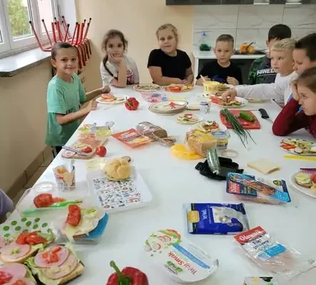 Pierwszaki uczyły się zdrowego odżywiania i przygotowały kolorowe kanapki