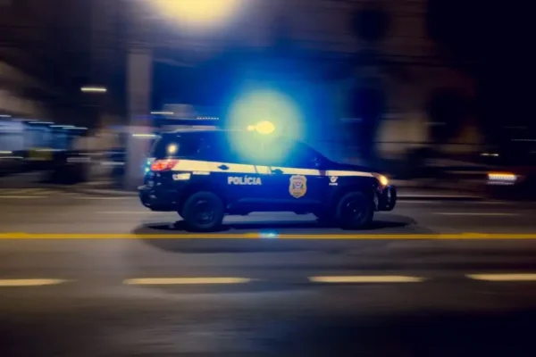 Pościg w Grajewie: 31-latek uciekał przed policją przez ogrodzenia
