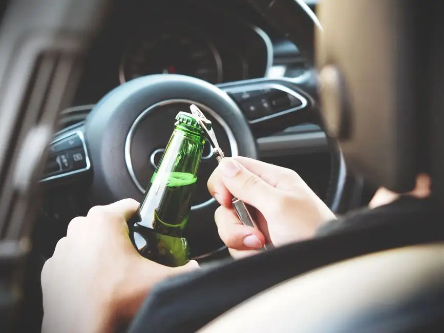 Radziłów: 31-latka z 2 promilami alkoholu uderzyła w słup energetyczny
